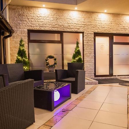 H & V Residence - Diamond Bungalow Apartment Arad Exterior photo