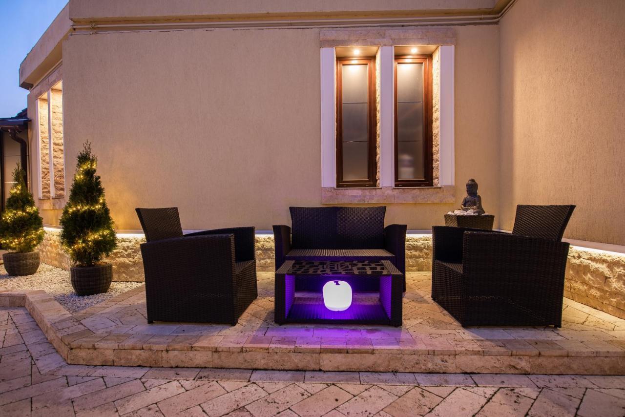 H & V Residence - Diamond Bungalow Apartment Arad Exterior photo