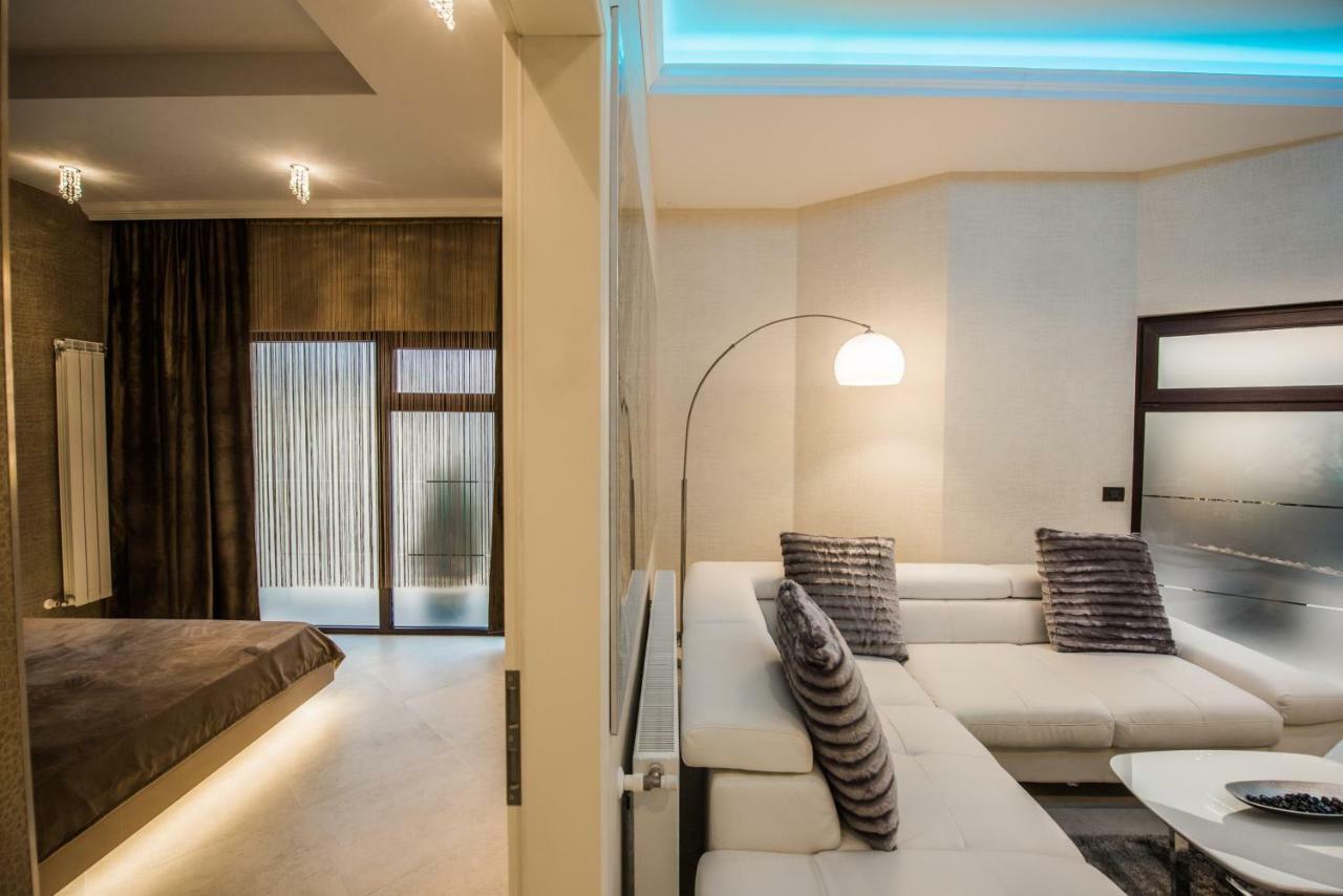 H & V Residence - Diamond Bungalow Apartment Arad Exterior photo