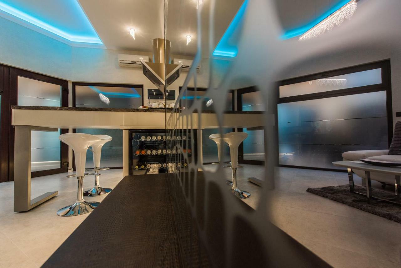 H & V Residence - Diamond Bungalow Apartment Arad Exterior photo